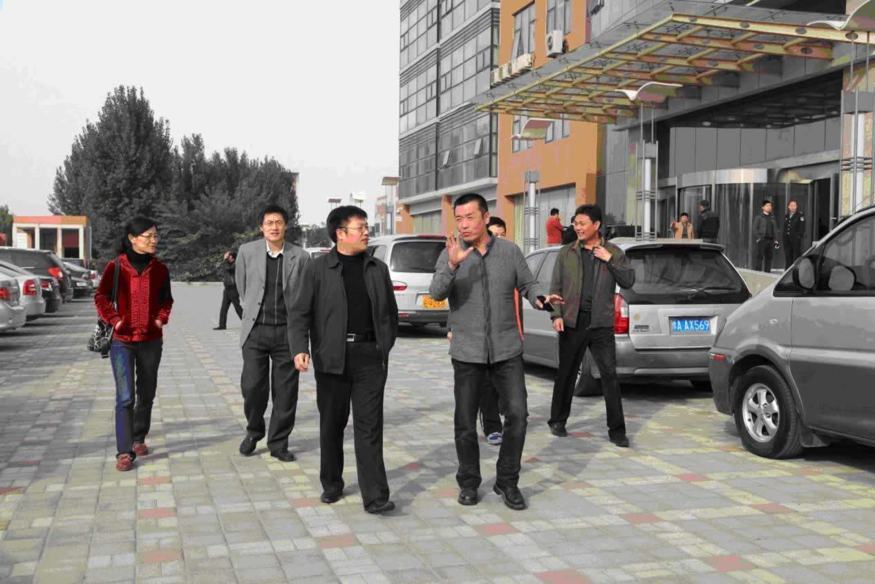 教育部考試中心褚慶軍處長在省教育招生辦公室劉剛副主任陪同下視察河南省教育工作.jpg